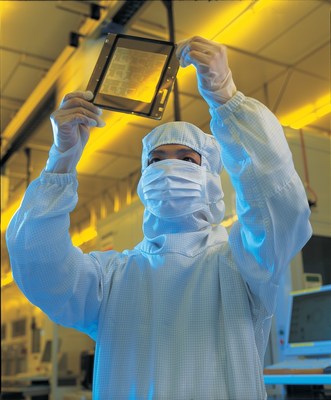 TSMC_fabrication_operator_examining